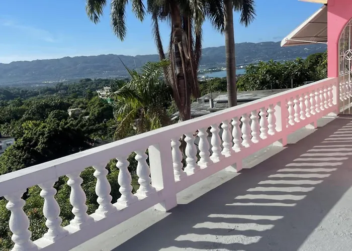Three Palm Guest house *